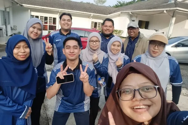 uumleads-briskwalk-16-jul-05